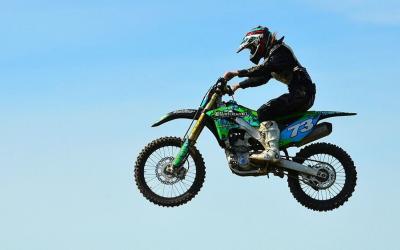 Determined Racer Rides With 2 Broken Bones and a Cracked Ankle