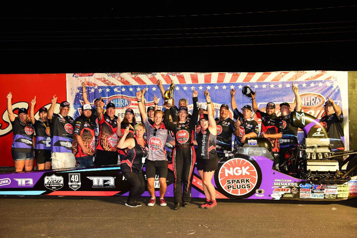 megan meyer -megan meyer racing-carchix-carchicks-nhra-dragracing-female racer-women racing