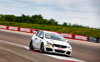 Caroline Candas on course for breakthrough victory