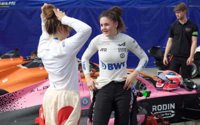 Marta García and Abbi Pulling share pole positions in Monza