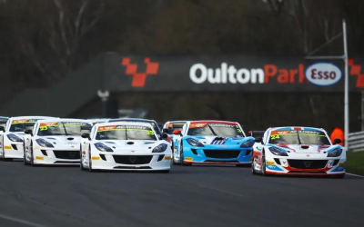 Amy Tomlinson achieves class podium, Emma Tomlinson shows her speed at Oulton Park
